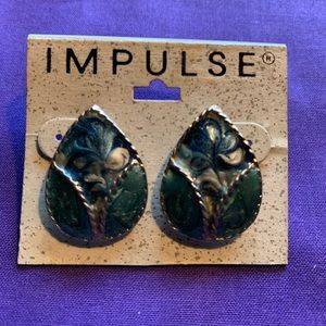 Earrings…..post   Silvertone